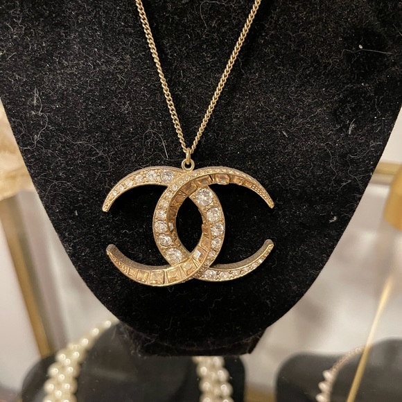 💛✨Gorgeous Chanel Earrings & Necklace Duo✨💛 - Picture 6 of 11